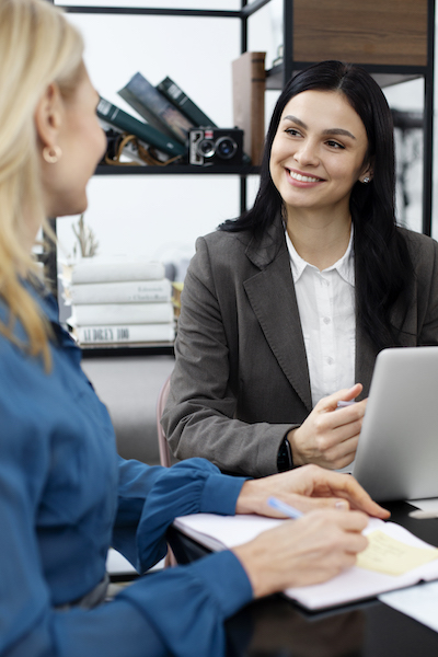 close-up-women-working-with-laptop